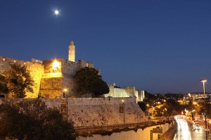 800px-Jerusalem_walls_night