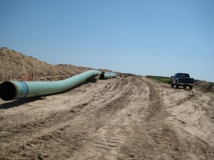 800px-Pipes_for_keystone_pipeline_in_2009