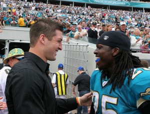 790px-Tim_Tebow_and_Reggie_Nelson