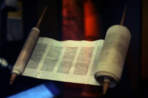 Torah scroll. Photo: Wiki Commons.