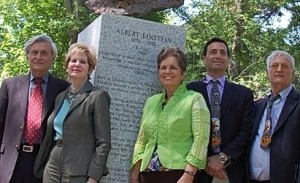 From right to left, Chaim Chesler, Matthew Bronfman, Diane Wohl, a Limmud FSU sponsor, Sandy Cahn, and former president of Hebrew University Hanoch Gutfreund at an Limmud FSU conference. Photo: provided.