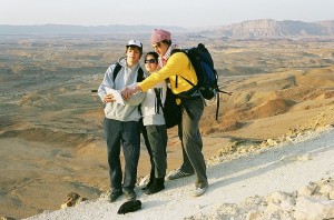 Israeli Tourists Tourists in Israel. Photo: WikiCommons.