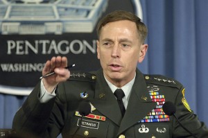 800px-David_H._Petraeus_press_briefing_2007