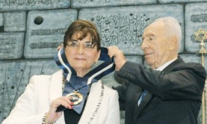 Judy Feld Carr Judy Feld Carr receiving the Presidential Award of Distinction of the State of Israel.