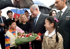 Israeli Prime Minister Benjamin Netanyahu is greeted by children while on his visit to China May 6, 2013. Photo: Israel GPO.