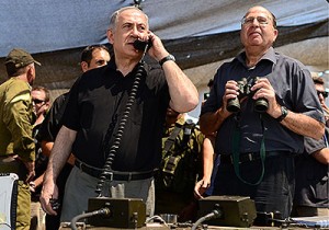 Netanyahu Ya'alon Golan war drill Defense Minister Moshe Ya'alon with Prime Minister Benjamin Netanyahu, observing a war drill in the Golan Heights. Photo: Kobi Gideon / GPO.