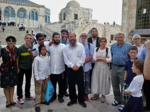 Rabbi Chaim Richman, director of the Temple Mount Institute, with Jews visiting the site of the Temple Mount for Sukkot on Monday, September 23, 2013. In the background, Muslim women can be seen descending the steps leading into the Dome of the Rock. Photo: Temple Mount Institute.