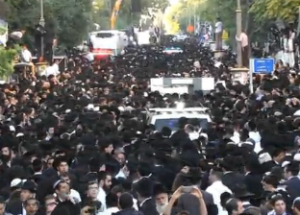 ovadia 850,000 mourners accompany Rabbi Ovadia Yosef's body through Jerusalem, on October 7, 2013. Photo: Screenshot / Ynet.