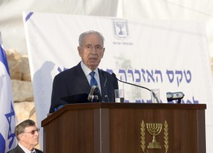 Israeli President Shimon Peres speaking at Sde Boker on the 40th anniversary of David Ben Gurion's death, November 10, 2013. Photo: Mark Neiman / GPO.