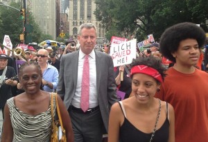 800px-Bill_de_Blasio_and_family New York Mayor-elect Bill De Blasio (center), with wife Chirlane McCray (left) and their two children. Photo: WikiCommons.