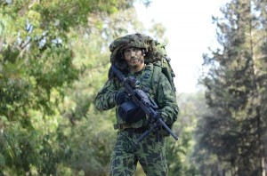 ID46361_600 Soldier wearing Fibrotex camouflage system. Photo: Fibrotex.