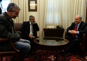 Israel PM Netanyahu meeting with the driver and passenger who helped thwart a terror attack on the Bat Yam bus. Photo: GPO.