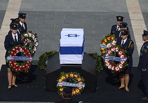 Ariel Sharon's casket on January 13, 2013. Photo: GPO.