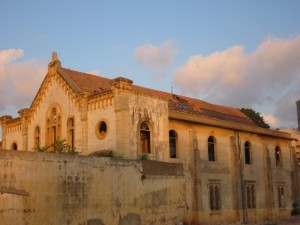 Beirut's Maghen Abraham Synagogue in 2004, prior to its restoration. Photo: WikiCommons.