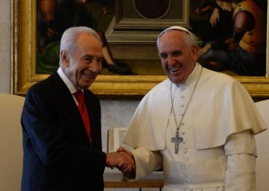 KBG_502 Israeli President Shimon Peres meets with Pope Francis, previously known as Jorge Mario Bergoglio, the 266th and current Pope of the Catholic Church, at the Vatican, in Rome, Italy, on April 30, 2013. Photo: Kobi Gideon / GPO.