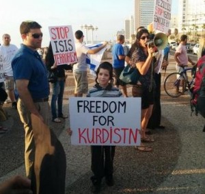 An Israeli Orthodox Jew protesting in front of the U.S. Embassy, in Tel Aviv, for Kurdish independence and more support for the embattled Yazidi. Photo: Twitter / Screenshot.