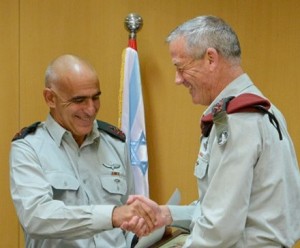 Incoming IDF Maj.-Gen. Yossi Bachar (L) with Chief of Staff, Lt.-Gen. Benny Gantz. Photo: IDF