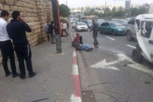 Wounded pedestrian at scene of Jerusalem ramming terror attack 2 Photo: 0404.co.il