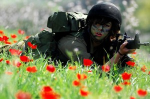 Female IDF soldier on maneuvers. Photo: IDF. Female IDF soldier on maneuvers. Photo: IDF.