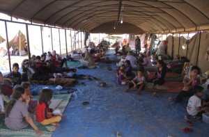 Yazidi refugees in Iraq in August, 2014. IsraAid joined 1500 Yazidi refugees in northern Greece on a march and candle lighting ceremony . Photo: Wiki Commons.