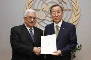 UN Secretary-General Ban Ki-moon (right) and Palestinian Authority (PA) President Mahmoud Abbas pose for a photograph in September 2011 after Abbas submitted a formal application for PA status as a UN member state. In early January 2015. Photo: UN Photo/Paulo Filgueiras.