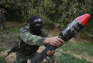 A Hamas terrorist. The organization that rules Gaza has announced its intention to continue to kill Israelis. Photo: Wikipedia.