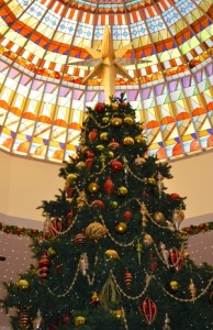 A Christmas tree (Illustrative). Palestinian authorities said they arrested two people accused of burning a Christmas tree in the West Bank. Photo: Wikimedia Commons.