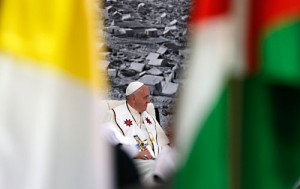 1519CNS-PopePalestinianflagWEB2