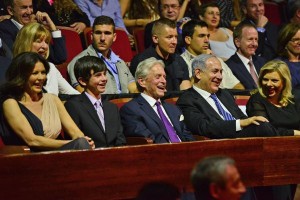Michael Douglas (center) received the Genesis Prize from Israeli Prime Minister Benjamin Netanyahu on Thursday. Photo: Twitter.