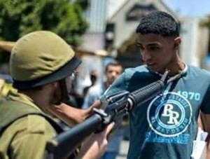 This photo, purporting to show an IDF soldier aiming his rifle at the neck of a Palestinian youth, has been proven to be a staged fake. PHOTO: Facebook.