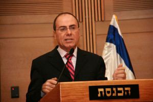 Israeli Interior Minister and Vice Prime Minister Silvan Shalom held a secret meeting with chief Palestinian Authority negotiator Saeb Erekat. Photo: Itzike via Wikimedia Commons.