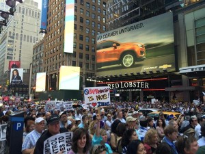 Thousands protested against the Iran nuclear deal. Photo: Twitter.