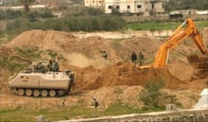 The Egyptian army has begun digging deep water reservoirs on the border with Gaza in order to destroy smuggling tunnels and prevent future ones from being built. PHOTO: Al-Jazeera.