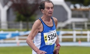Israeli long-distance runner Semion Simkin, 91, won the world championship for senior runners in Lyon, France. Photo: Israel Hayom.