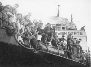 Jewish immigrants to pre-state Israel, 1947. Photo: Wikipedia.