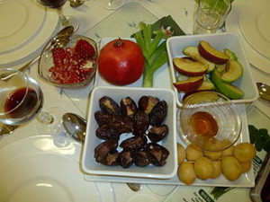 Rosh Hashanah fare. Photo: Wikimedia Commons.