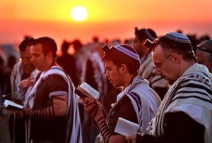 Majority of Americans are still religious, according to a recent Pew study. Photo: Twitter.
