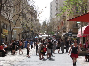 The number of tourists visiting Jerusalem has dropped significantly in light of the recent terror attacks, leading to a drastic decline in revenues. Photo: Yoninah via Wikimedia Commons.