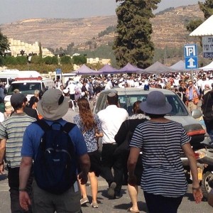 Thousands attended the funeral of Eitam and Na'ama Henkin, who died in a Palestinian shooting attack. Photo: Twitter.