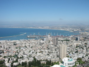 Haifa. Data shows that Israeli babies born in or near Haifa are being exposed to higher levels of pollution, and are born with lower than average weight and head circumference measurements. Photo:  Wikipedia.