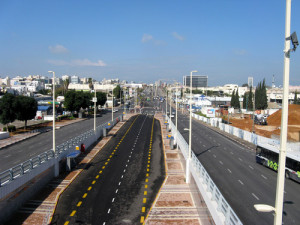 A Palestinian terrorist from Hebron stabbed and wounded a man near a shopping mall in Petah Tikva, Israel (shown here).  Photo: Wikimedia Commons