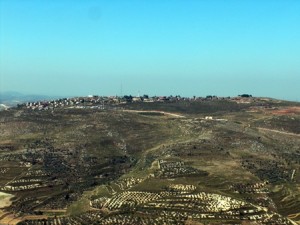 Israeli troops deployed near the Samaria community of Yitzhar (pictured) thwarted a terrorist attack. Photo: Wikimedia Commons.
