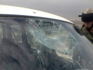 The smashed windshield of the car pelted with rocks near the settlement of Metzad  Sunday morning. Photo: Magen David Adom.