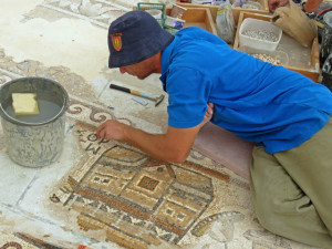 A 1,500-year-old church mosaic discovered in Kiryat Gat. Photo: Israel Antiquities Authority. 
