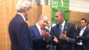 Netanyahu (center) holds an impromptu meeting with Obama and Kerry at climate conference. Photo: Prime Minister's Office.
