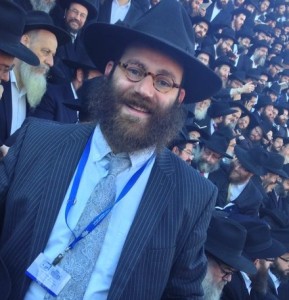 Rabbi Shmuli Brown was asked to take off his shoes inside the prayer room of London's Heathrow Airport. Photo: Twitter.