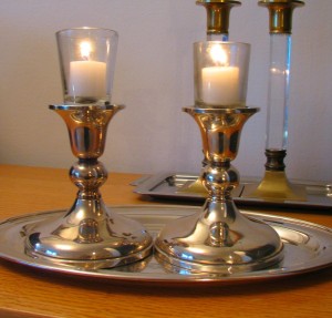 Shabbat candles. Photo: Wikipedia.