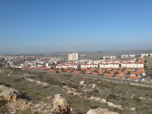 An IDF soldier was stabbed near the settlement bloc of Ariel in the West Bank (Judea-Samaria). Photo: Wikipedia.