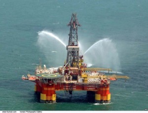 An Iranian oil platform in the Caspian Sea. Due to dropping oil prices, sanctions relief may have little effect on the Iranian economy. Photo: Wikipedia.