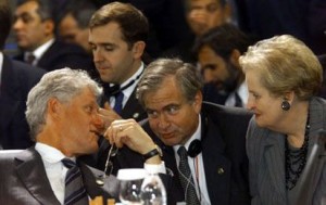 Sandy Berger with Bill Clinton and Madeline Albright. Photo: Wiki Commons. 